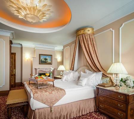 Honeymoon Suite