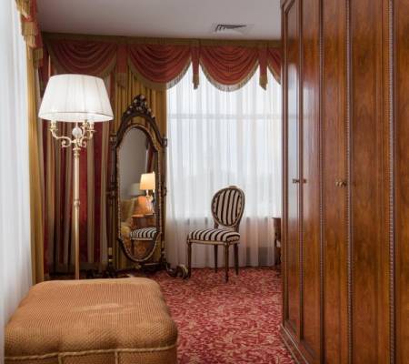 Honeymoon Suite